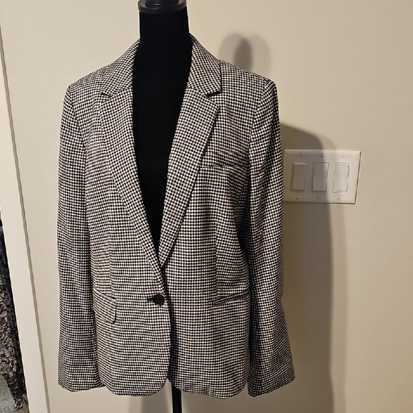 Ann Taylor Jackets & Blazers - Ann Taylor Stylish Black and White Houndstooth Blazer